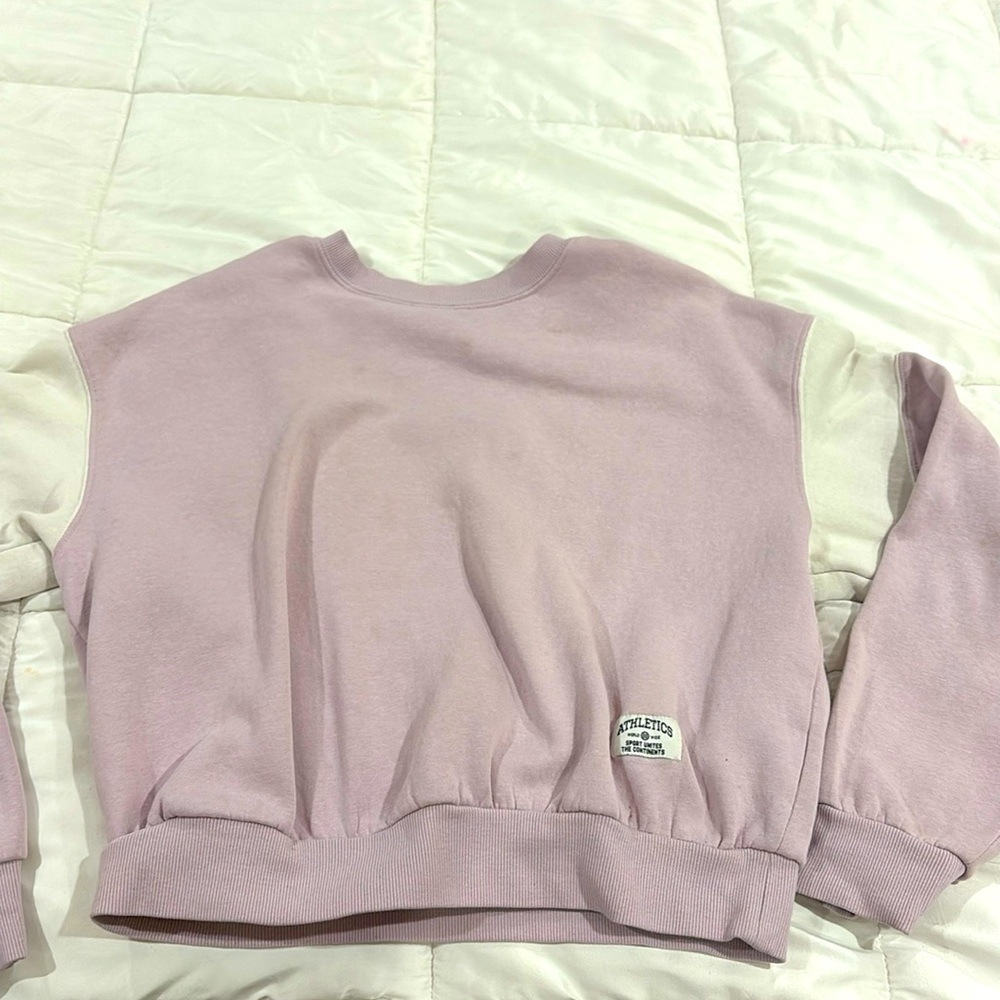 H&M sweater 
Lilac 
Size -M-